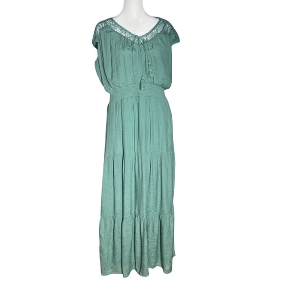 Luxology Dresses & Skirts - Luxology Green Lace Trim Boho Maxi Dress Size L Smocked Waist Tassel Tie